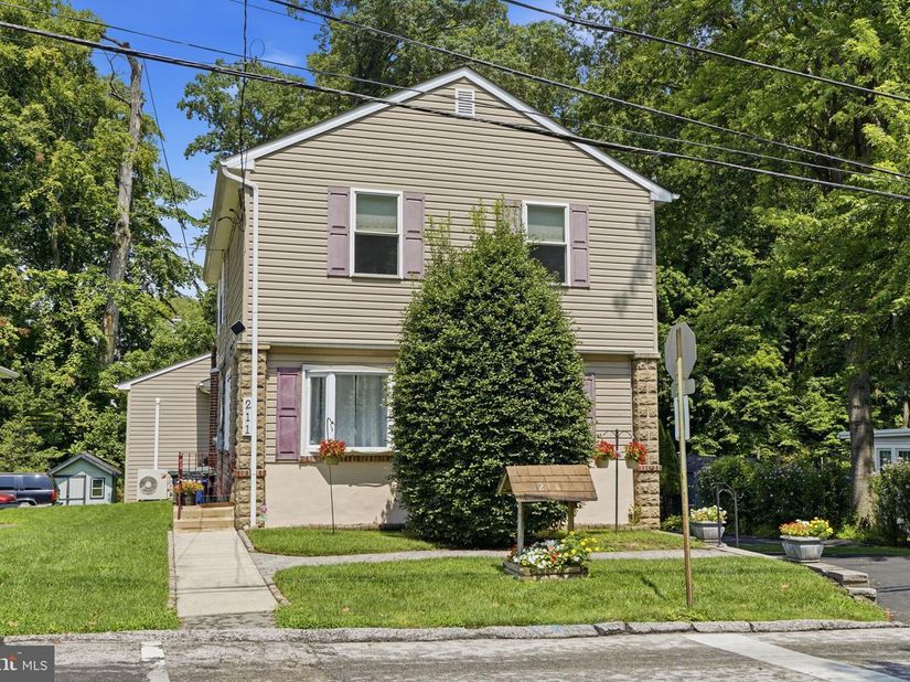 211 Shady Lane, Huntingdon Valley PA 19006