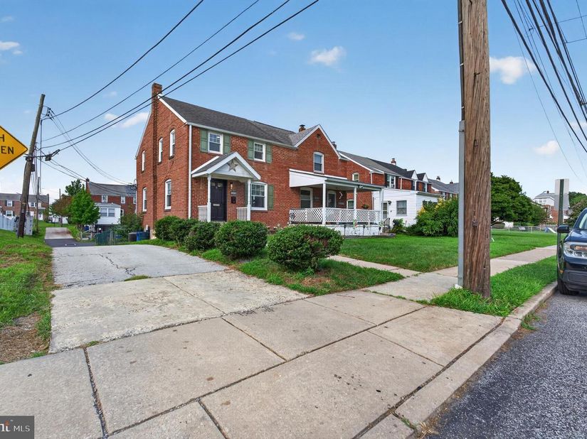 329 Holmes Road, Holmes PA 19043