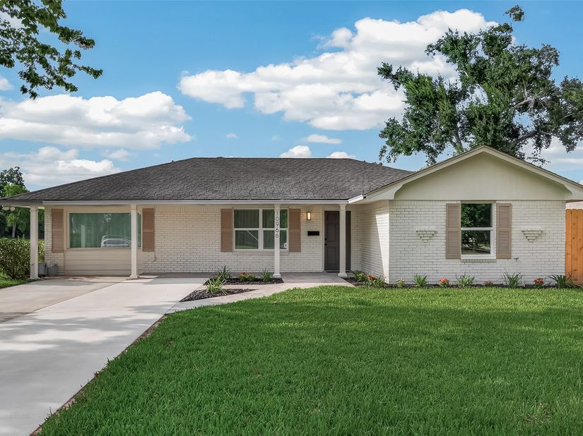 10966 Shadow Wood Dr, Houston TX 77043