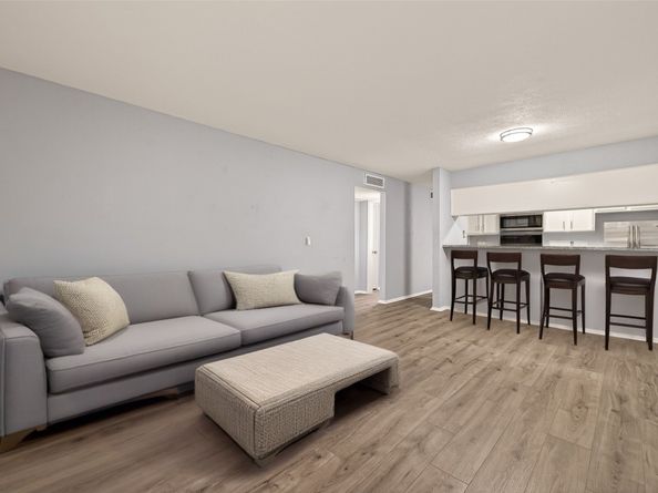 7313 Gulf Freeway 904, Houston TX 77017