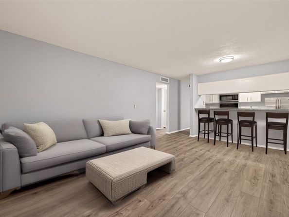 7313 Gulf Freeway 904, Houston TX 77017