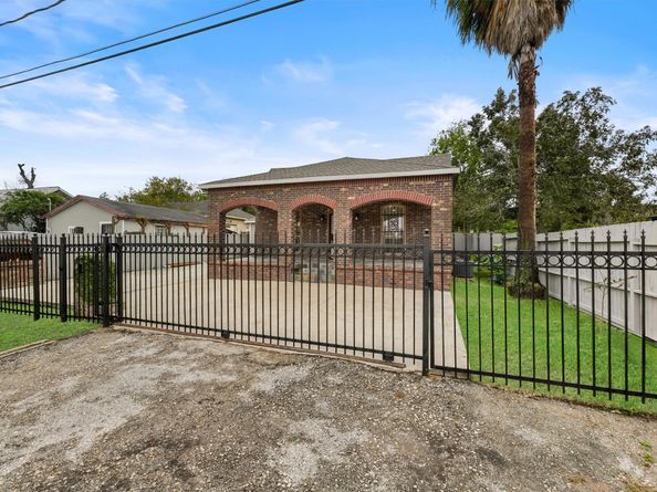 7912 Cypress Street, Houston TX 77012