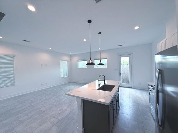 1058 Mansfield Street, Houston TX 77091