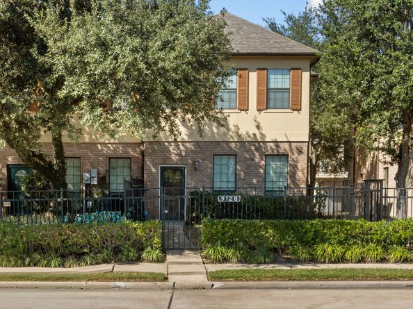 9128 Lakes At 610 Drive, Houston TX 77054