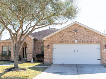 16715 Bending Creek Ln