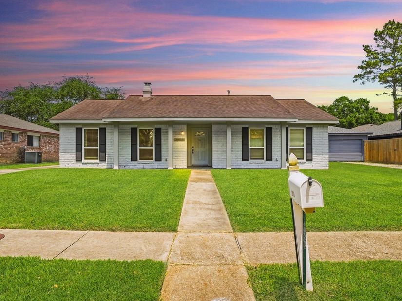 12010 Dorrance Lane, Meadows Place TX 77477
