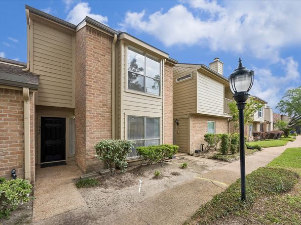 11840 Barryknoll Lane 8, Houston TX 77024