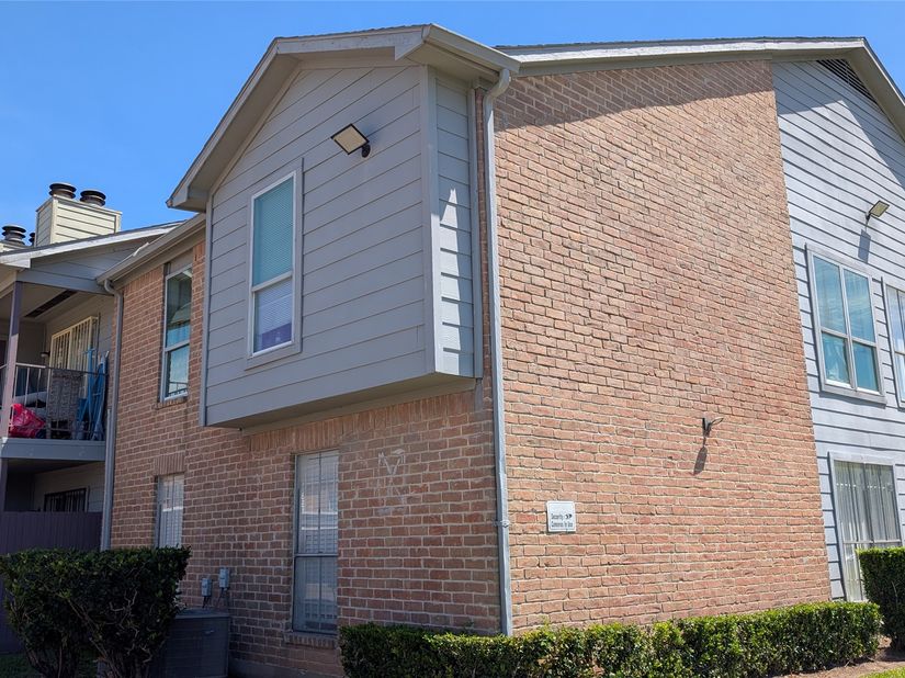9350 Country Creek Drive 77, Houston TX 77036