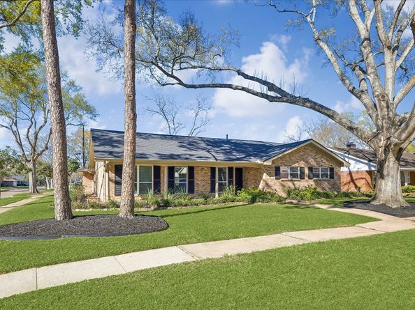 5918 Dumfries Drive, Houston TX 77096