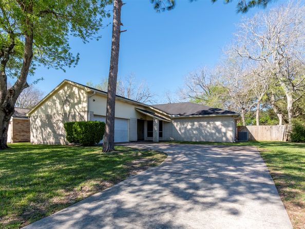 2810 Heritage Colony Drive, Webster TX 77598