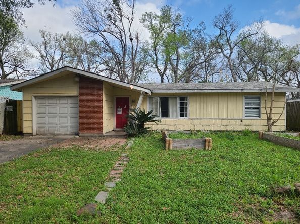 422 Surratt Drive, Houston TX 77091