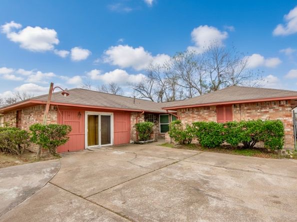 7215 Valmont Drive, Houston TX 77016