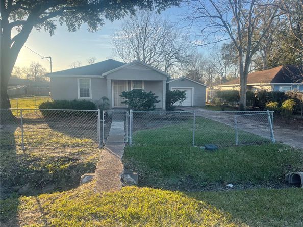 7407 Hoffman Street, Houston TX 77028