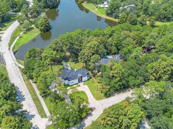 1 E Wedgewood Glen, The Woodlands TX 77381