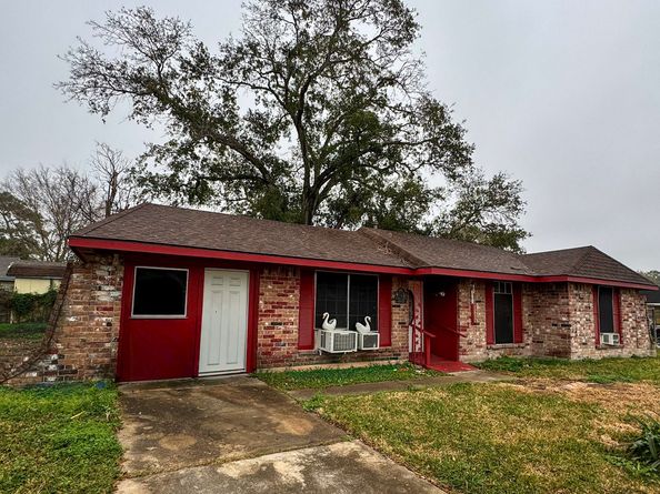 5502 Hohen Circle, Houston TX 77091