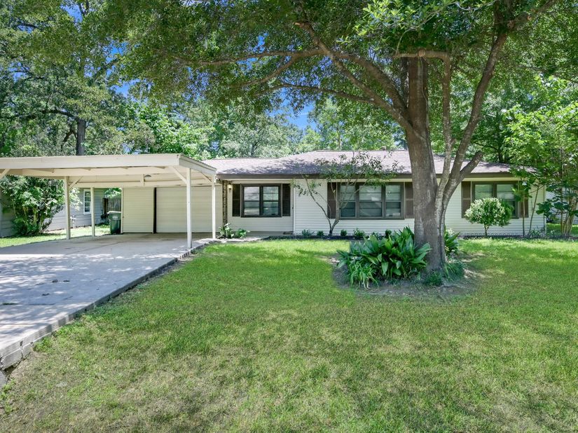 210 Harris Boulevard, Conroe TX 77301