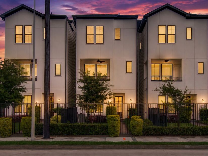 2818 Grand Fountains Drive B, Houston TX 77054
