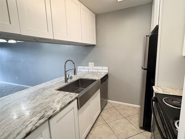 3015 Walnut Bend Lane 13, Houston TX 77042