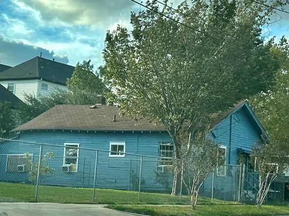 1511 Common Street, Houston TX 77009