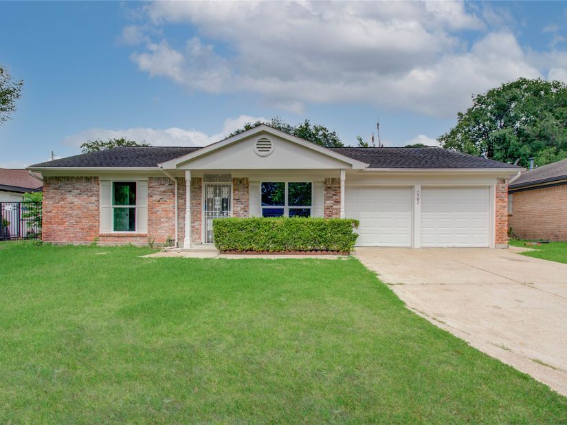 7902 La Roche Lane, Houston TX 77036