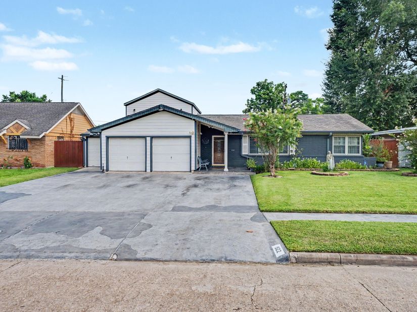 922 Peach Spring Drive, Houston TX 77088