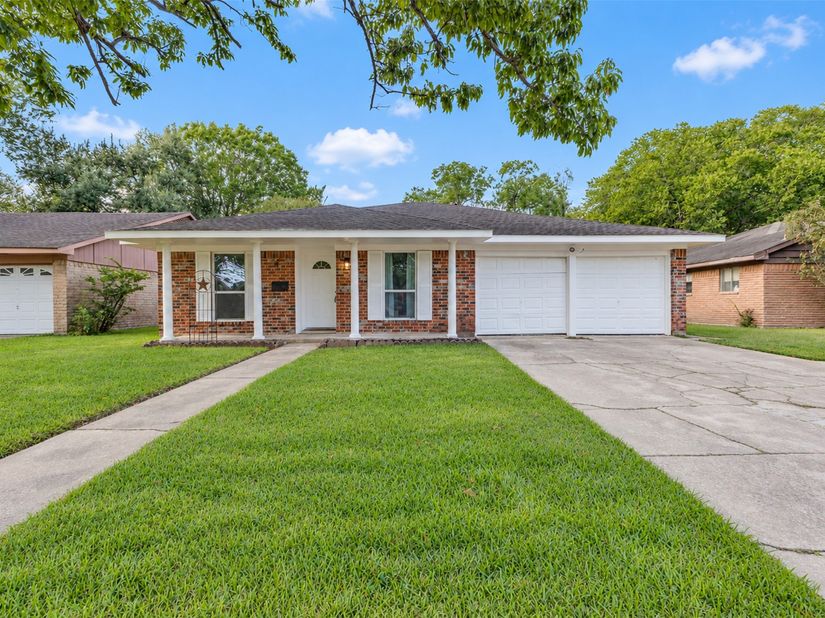 971 Wavecrest Lane, Houston TX 77062