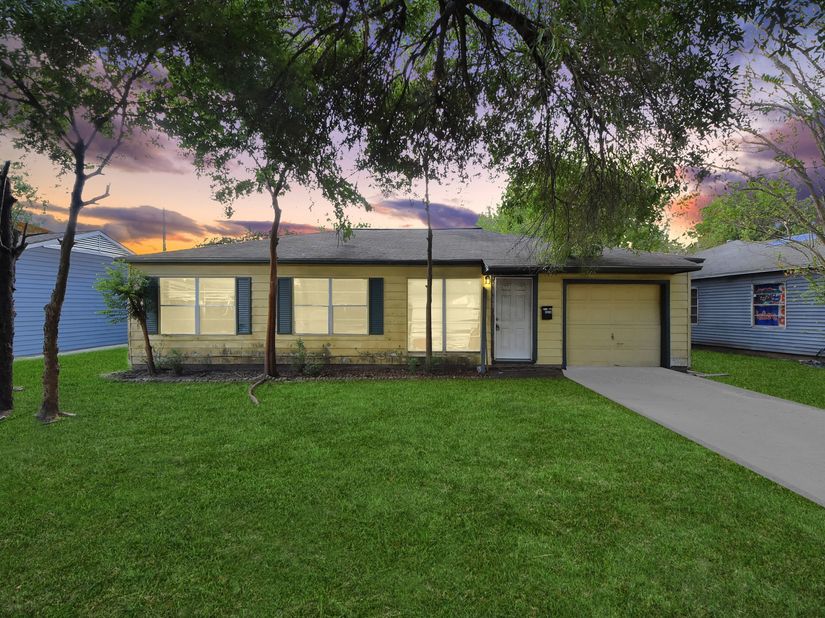 4914 Paradise Lane, Houston TX 77048