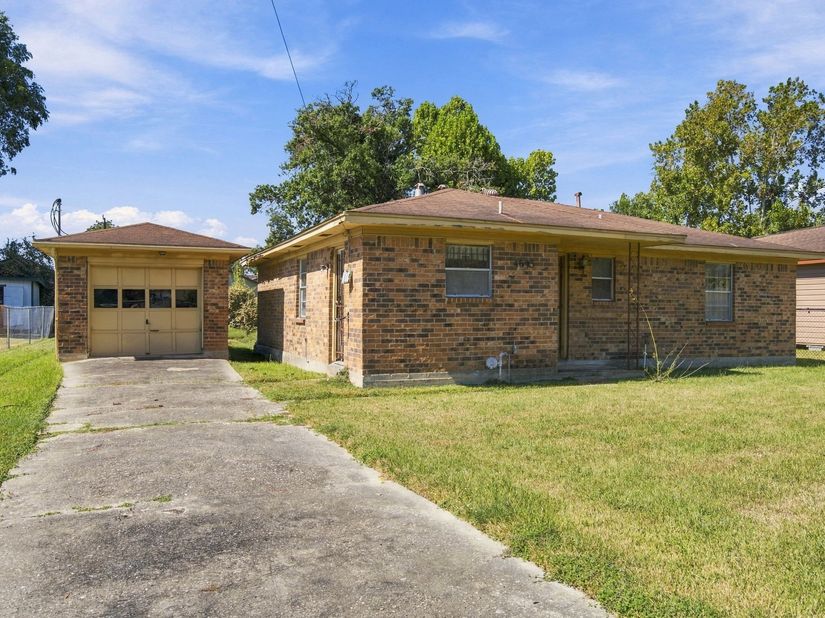4625 Los Angeles Street, Houston TX 77026