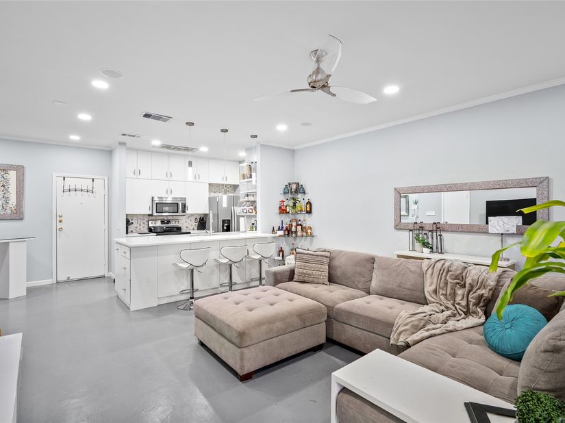 9850 Pagewood Lane 1302, Houston TX 77042