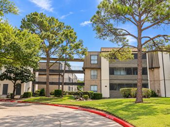 3035 Walnut Bend Lane