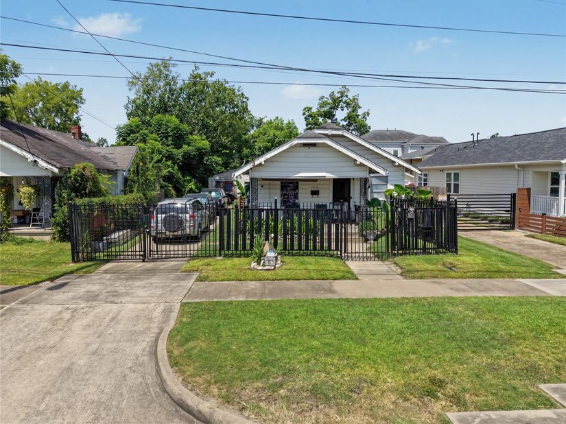 1815 Studewood Street, Houston TX 77008