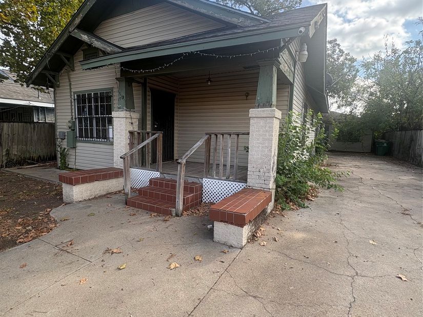 1709 Hussion Street, Houston TX 77003