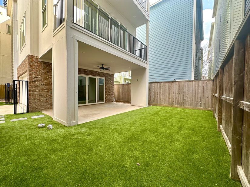 1140 W 16th St Street, Houston TX 77008