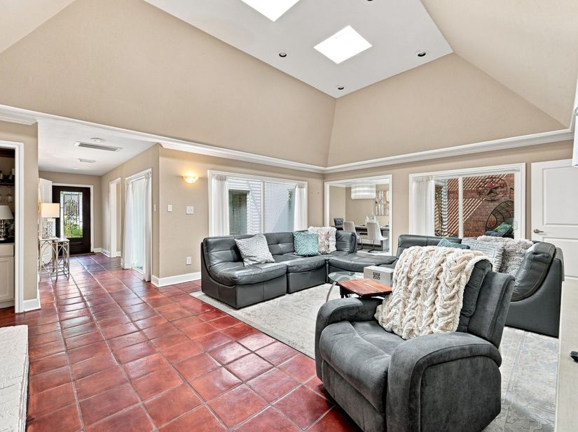 419 E Fair Harbor Lane, Houston TX 77079