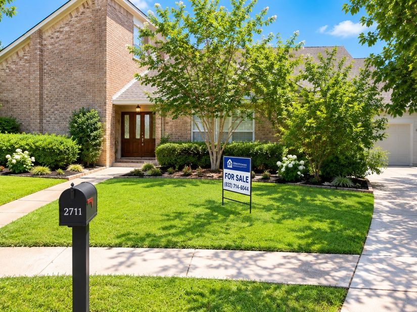 2127 Manor Green Drive, Houston TX 77077