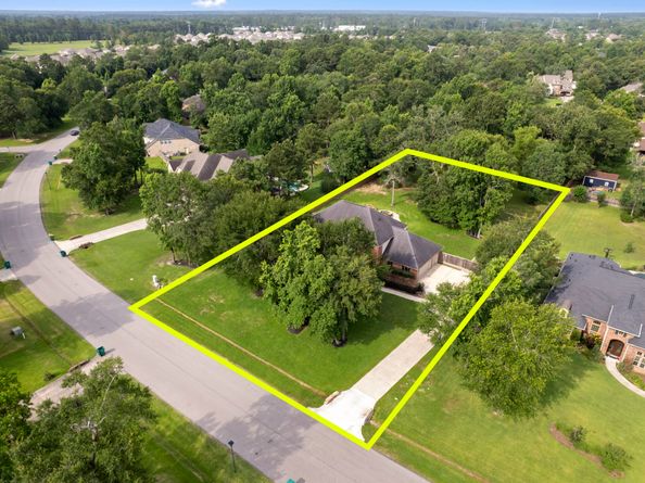 2608 Silverstone Way, Conroe TX 77304