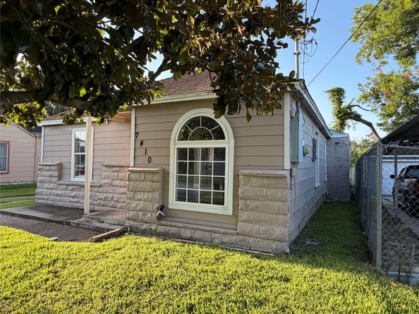 7410 Dallas Street, Houston TX 77011