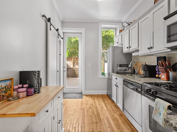 206 6th St 1R, Jersey City NJ 07302