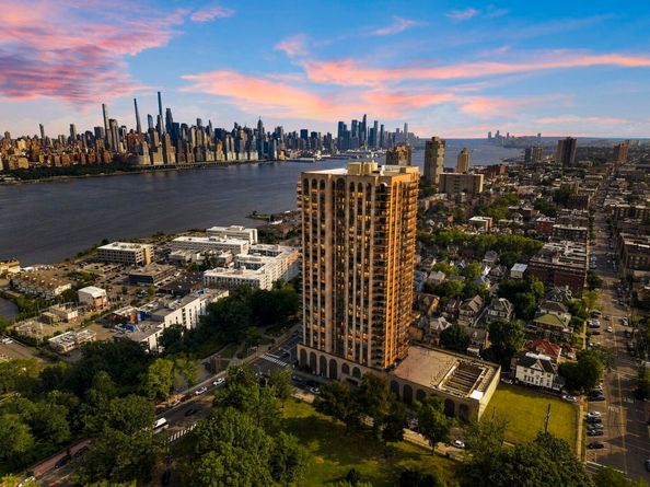 7855 Blvd East 20F, North Bergen NJ 07047
