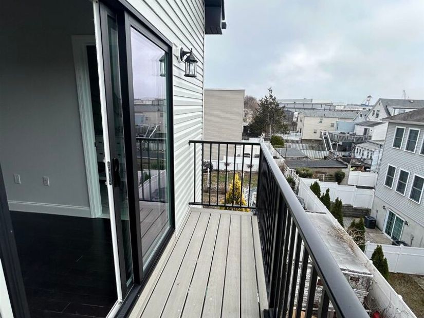 47 Cottage St, Bayonne NJ 07002