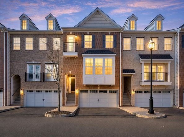 5 Creekside Ct, Secaucus NJ 07094