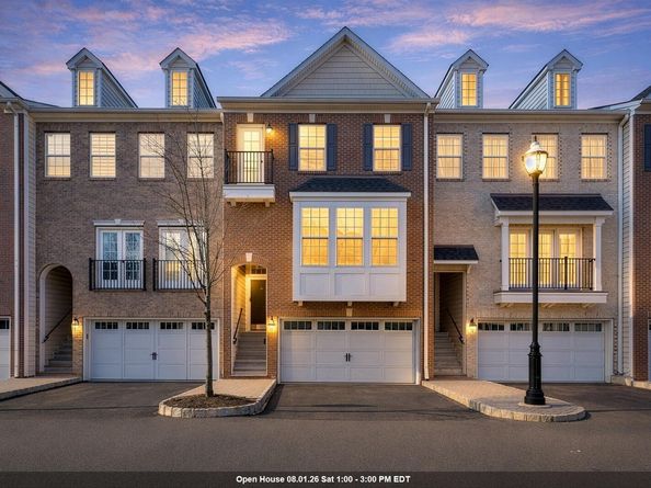 5 Creekside Ct, Secaucus NJ 07094