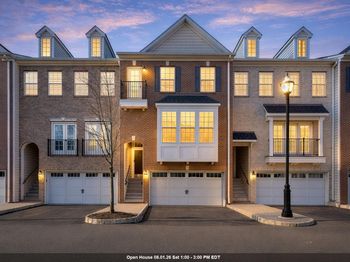 5 Creekside Ct