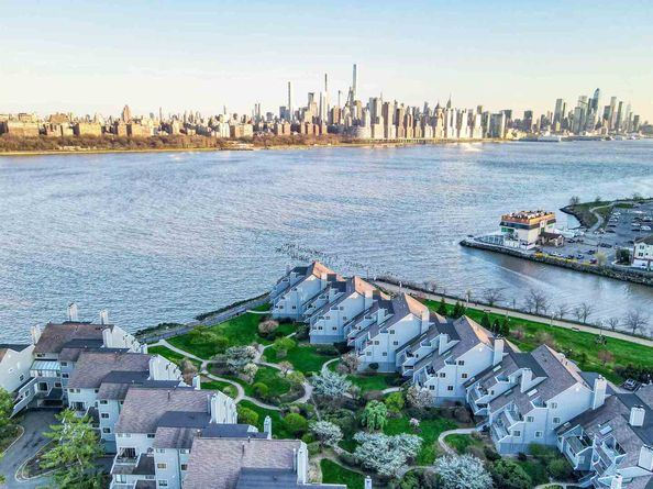 8C Cove Lane, North Bergen NJ 07047