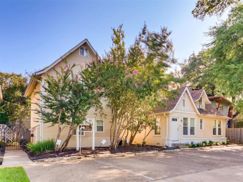 1110 W 22nd ST 12, Austin TX 78705