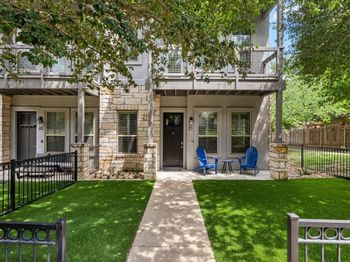 2520 Bluebonnet LN