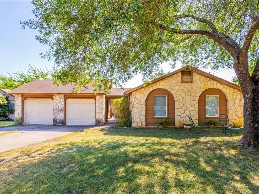 2104 Old West PL, Round Rock TX 78681
