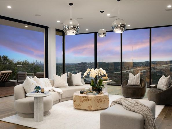 6607 W Courtyard Dr, Austin TX 78730