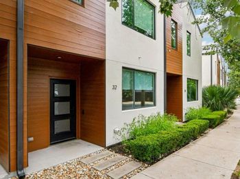 1931 E 38th 1/2 ST