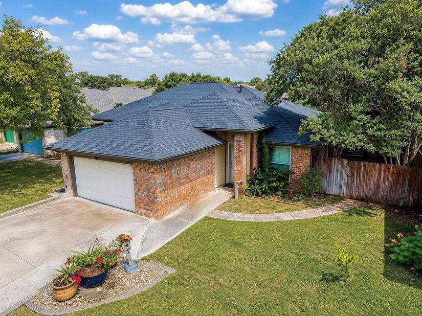 608 Saunders DR, Round Rock TX 78664
